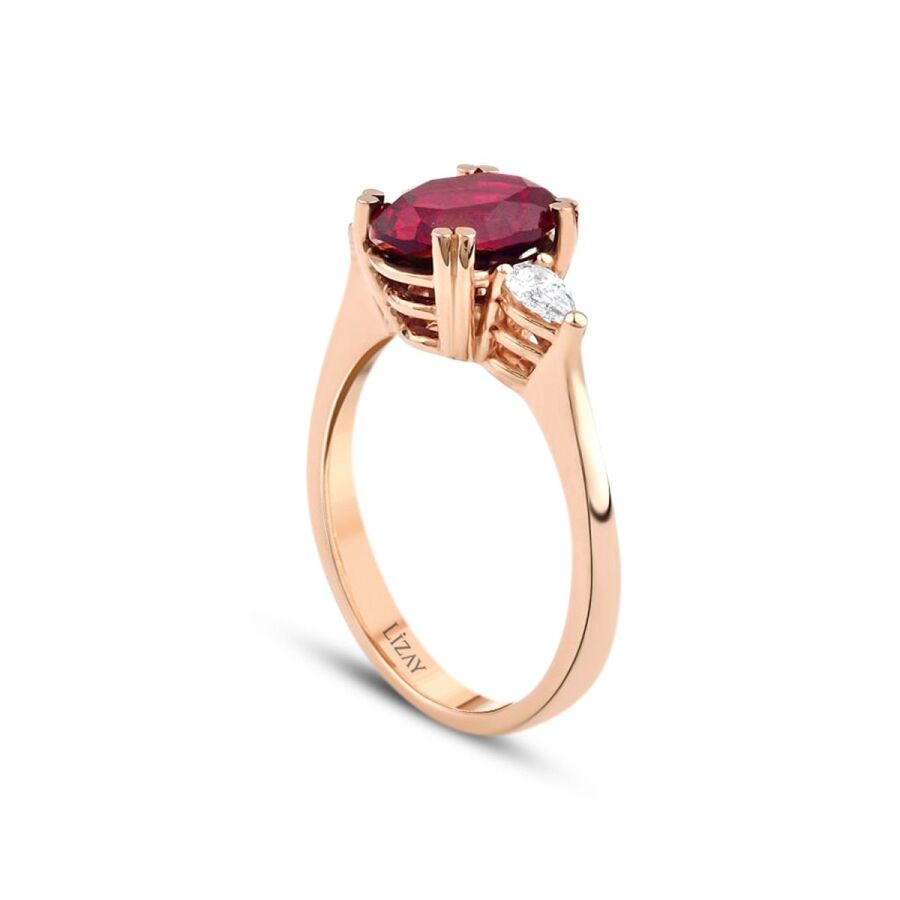 2.78 ct. Diamant Ovale Rubin Ring