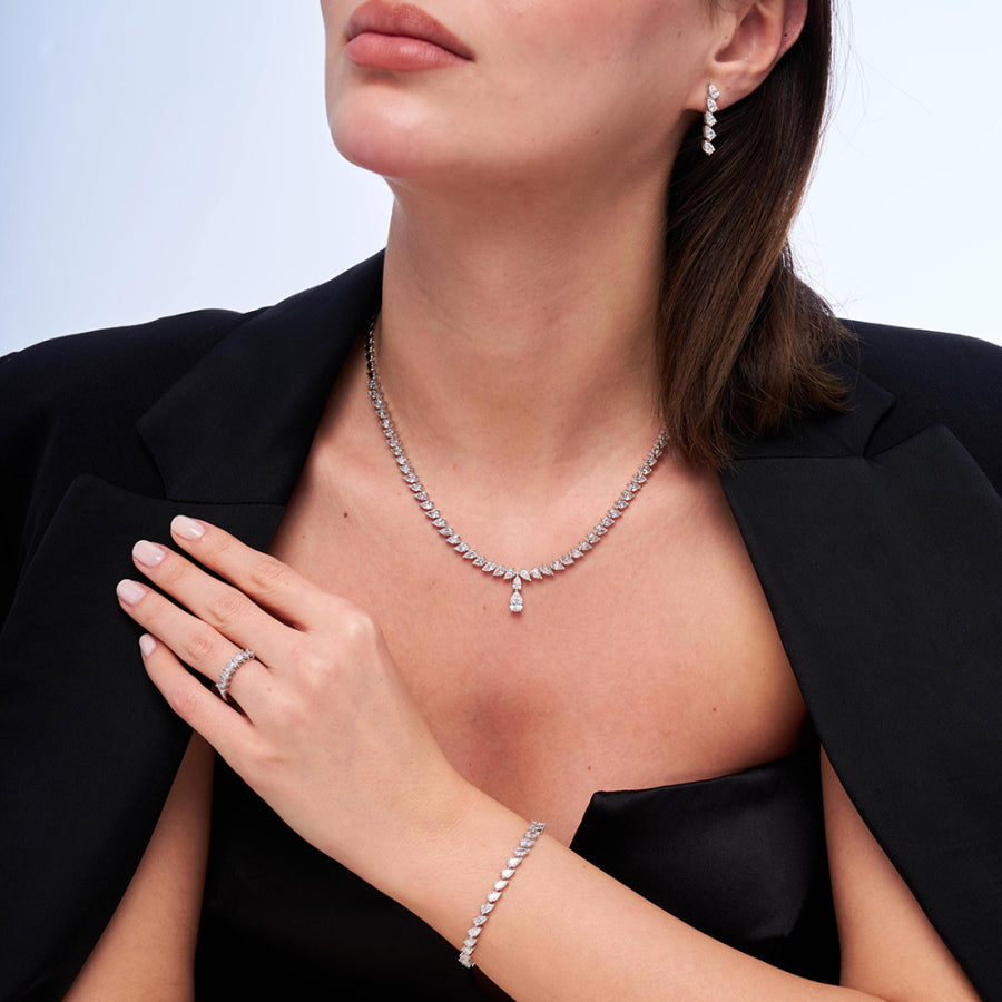 0.76 ct. Diamant Tropfen Halb-Eternity Ring