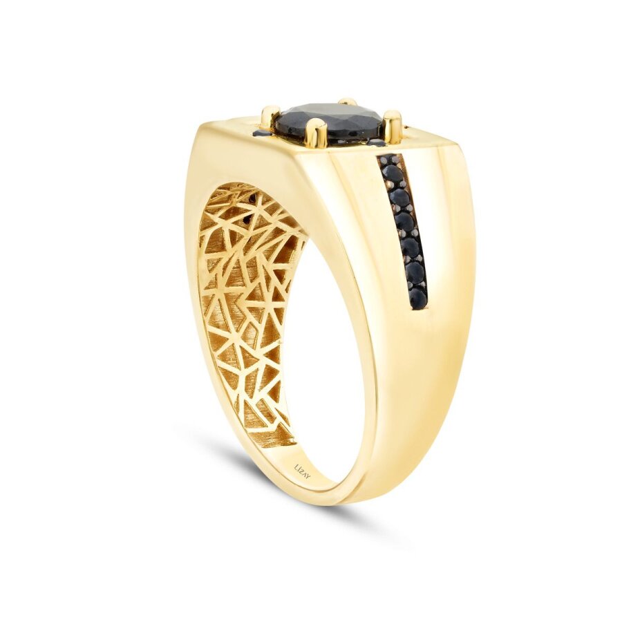 Herren-Ring mit großem schwarzem Stein aus Gold