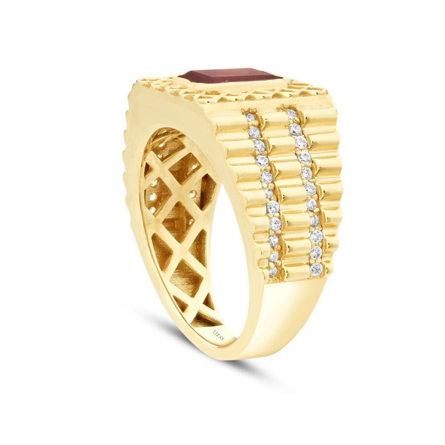 Herren-Ring mit bordeauxrotem Stein aus Gold