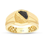 Herren-Ring mit schwarzem Stein und geometrischem Design aus Gold