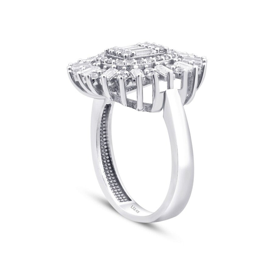 Halo-Ring mit Baguette-Steinen aus Gold