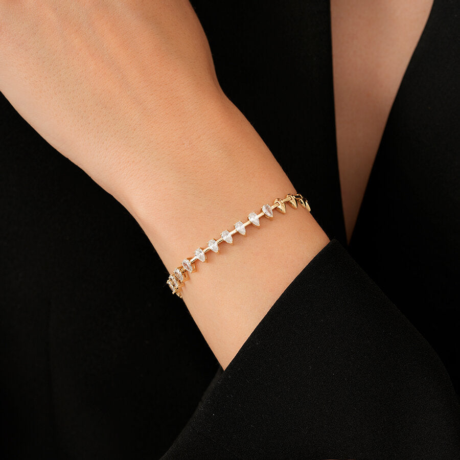 Armband mit Tropfenstein aus Gold