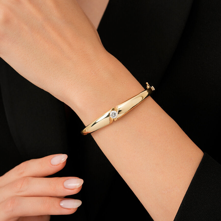 Stein-Armreif aus Gold