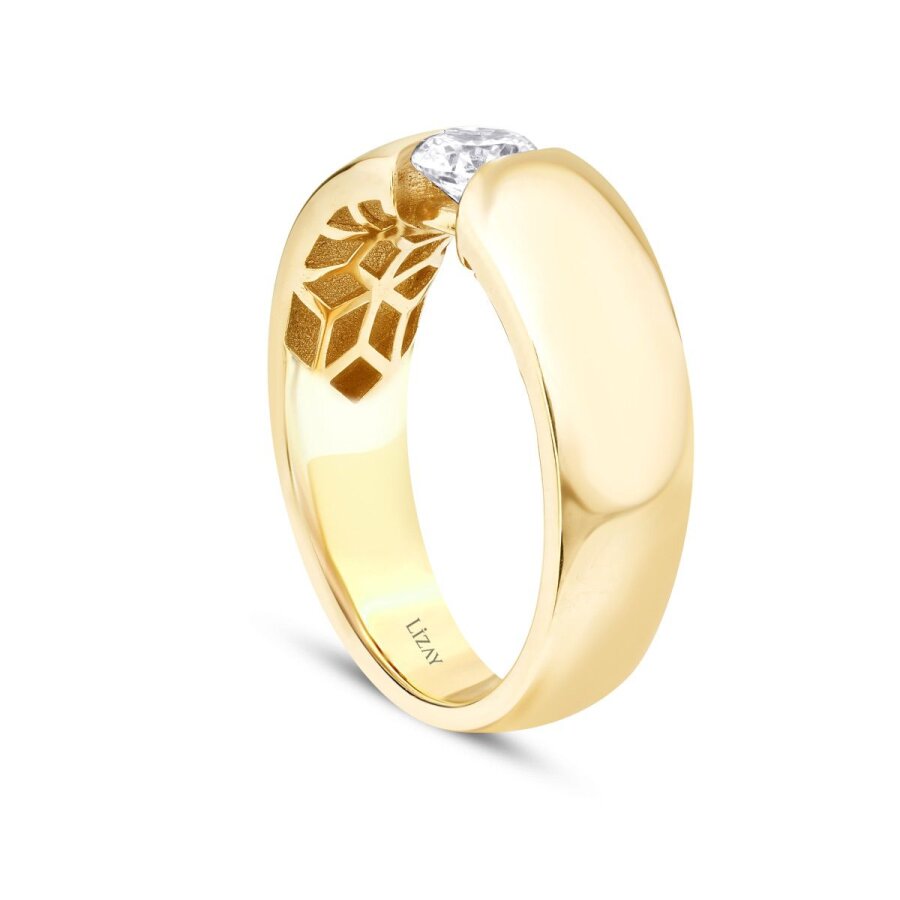 Ring mit Stein und geschwungenem Design aus Gold