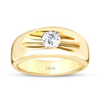 Ring mit Stein und besonderer Form aus Gold