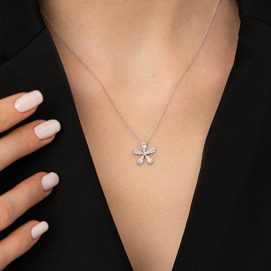 0,23 ct. Diamant Baguette Blumen Halskette