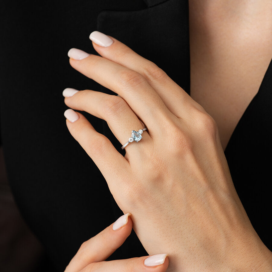 0,92 ct. Diamant Blauer Topas Ring