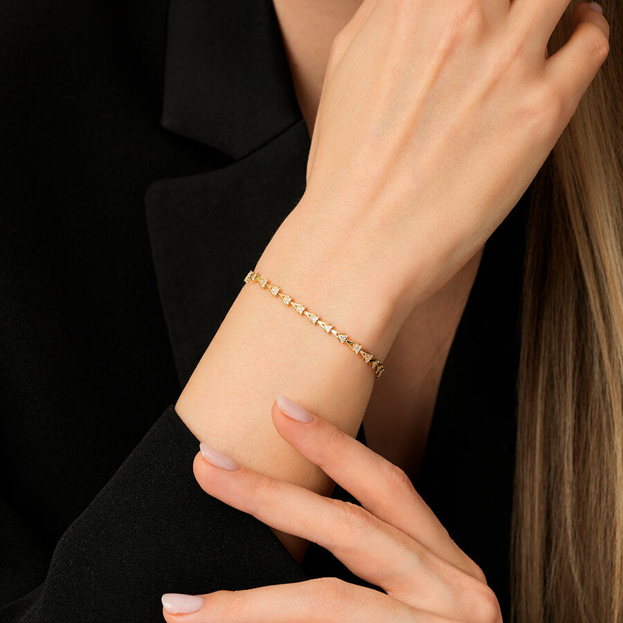 Geometrisches V-Förmig-Armband aus Gold