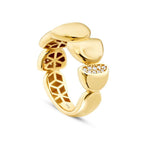 Geschwungener Trend-Ring mit Stein aus Gold