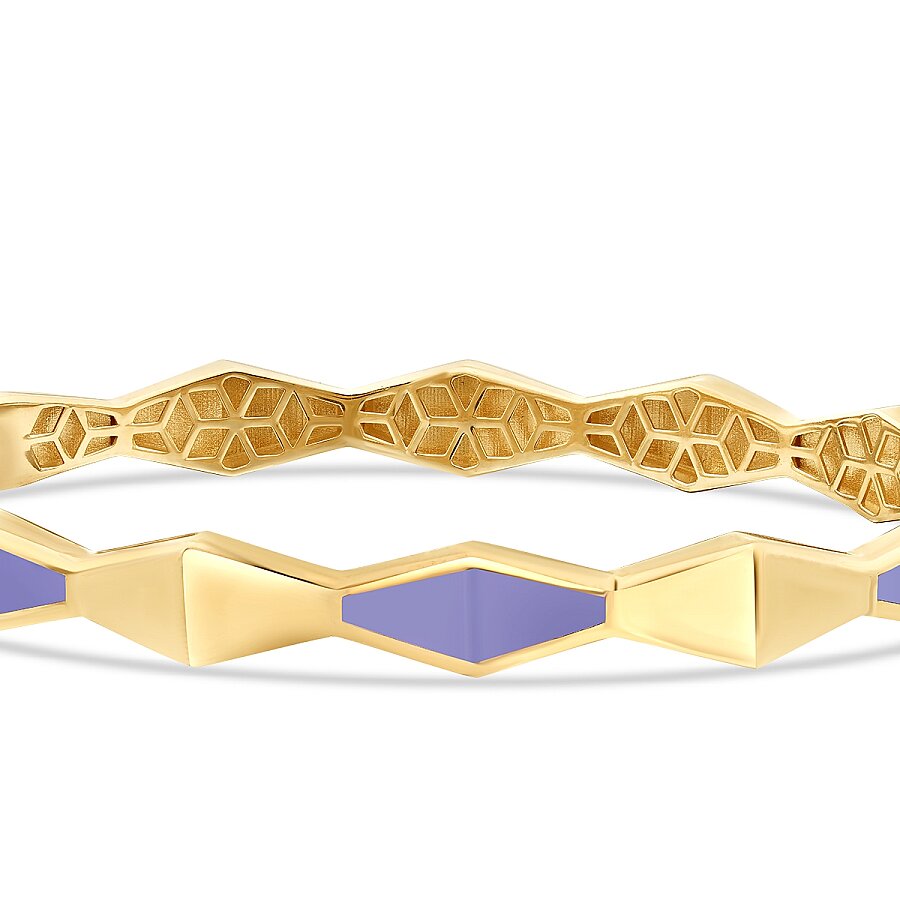 Geometrischer Armreif mit lila Emaille aus Gold