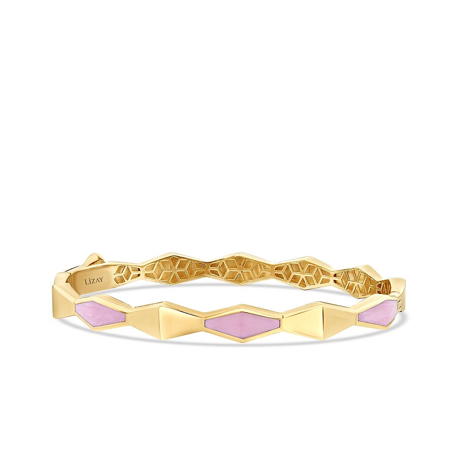 Geometrischer Armreif mit rosa Emaille aus Gold