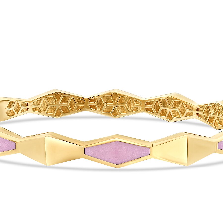 Geometrischer Armreif mit rosa Emaille aus Gold