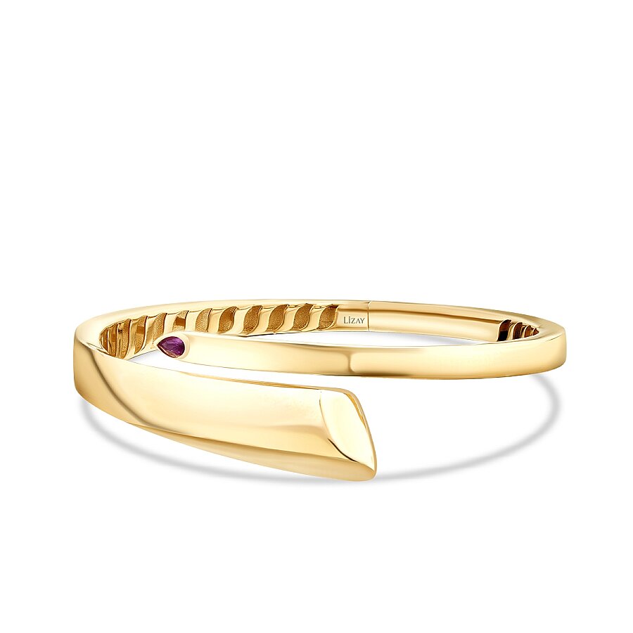 Asymmetrischer Armreif mit fuchsienfarbenem Stein aus Gold