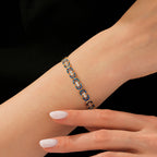 Trend-Armband mit marineblauer Emaille und Stein aus Gold