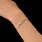 Trend-Armband mit dreieckigem Stein aus Gold
