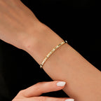 Detailreiches Trend-Armband aus Gold
