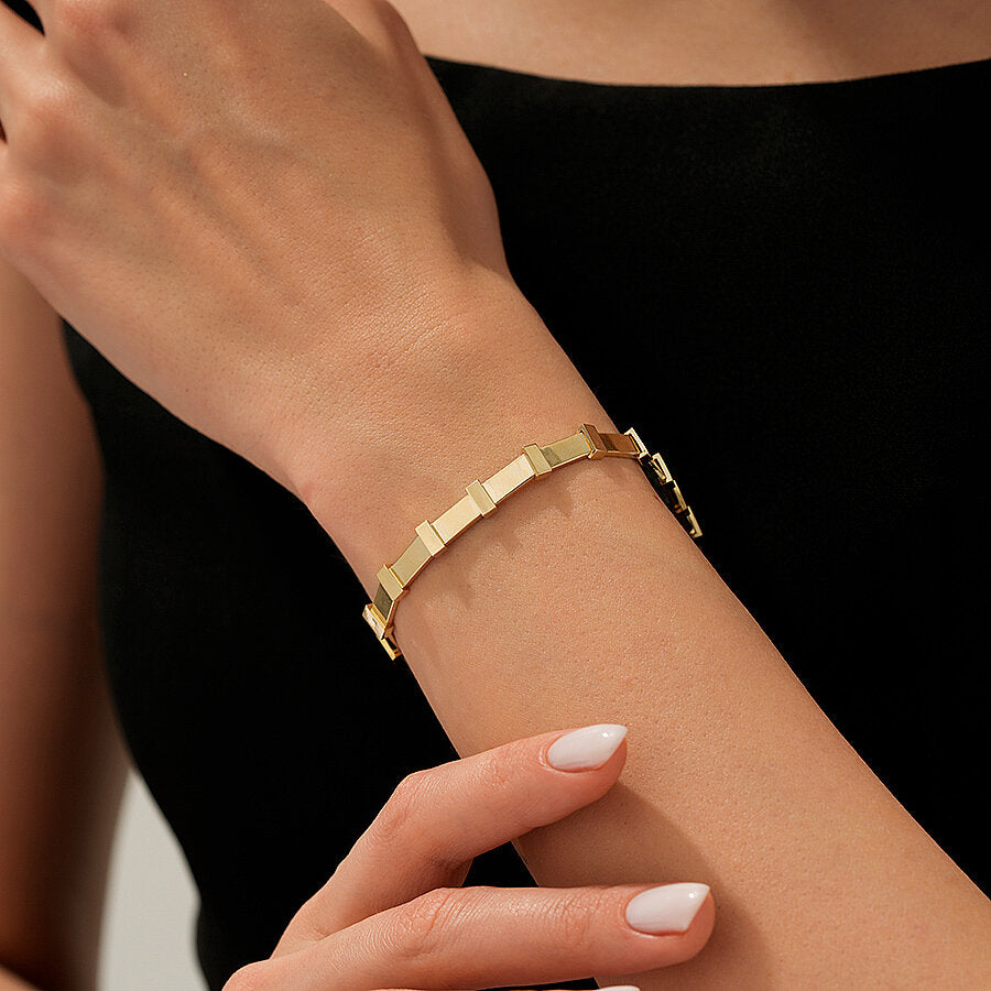 Detailreiches Trend-Armband aus Gold
