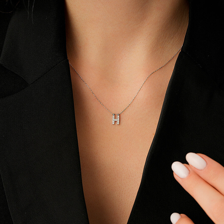 0,06 ct. Diamant Halskette Buchstabe H