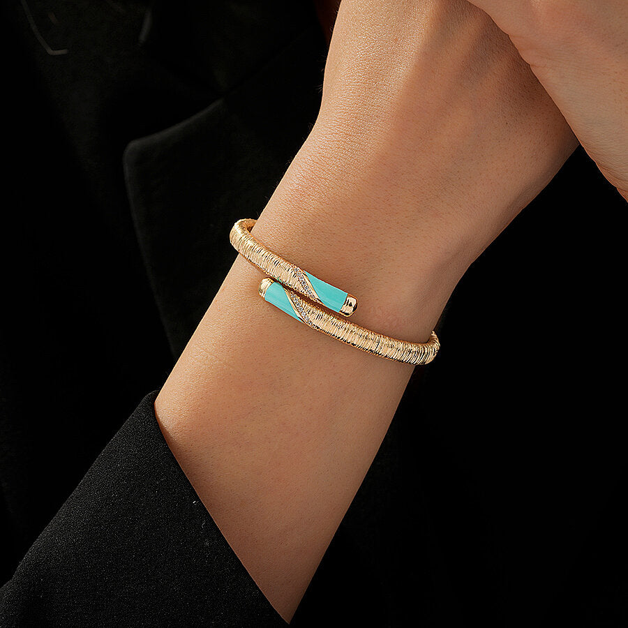 Detailreicher Armreif mit blauer Emaille aus Gold