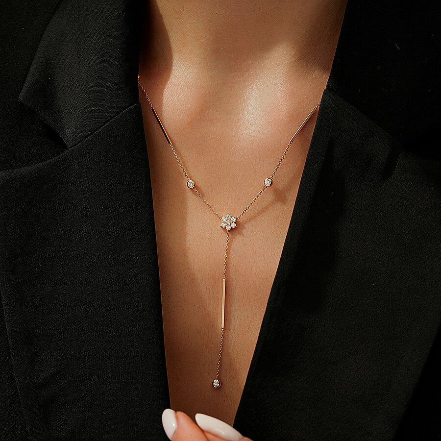 0,53 ct. Diamant Hängende Detailreiches Trend Halskette