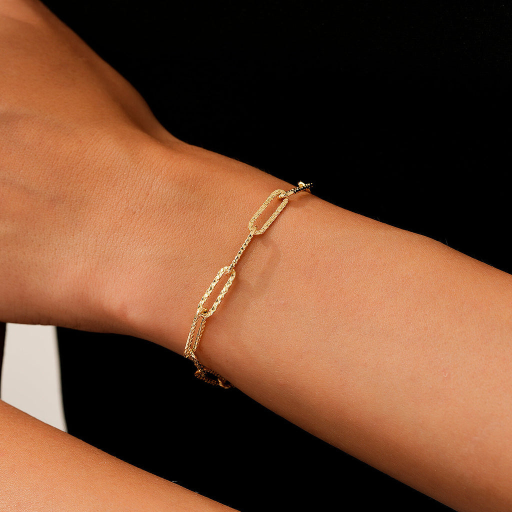 Paperclip-Armband mit Effekt aus Gold