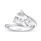 Zwei-Stein-Ring im Birnenschliff aus Gold
