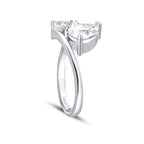 Zwei-Stein-Ring im Birnenschliff aus Gold