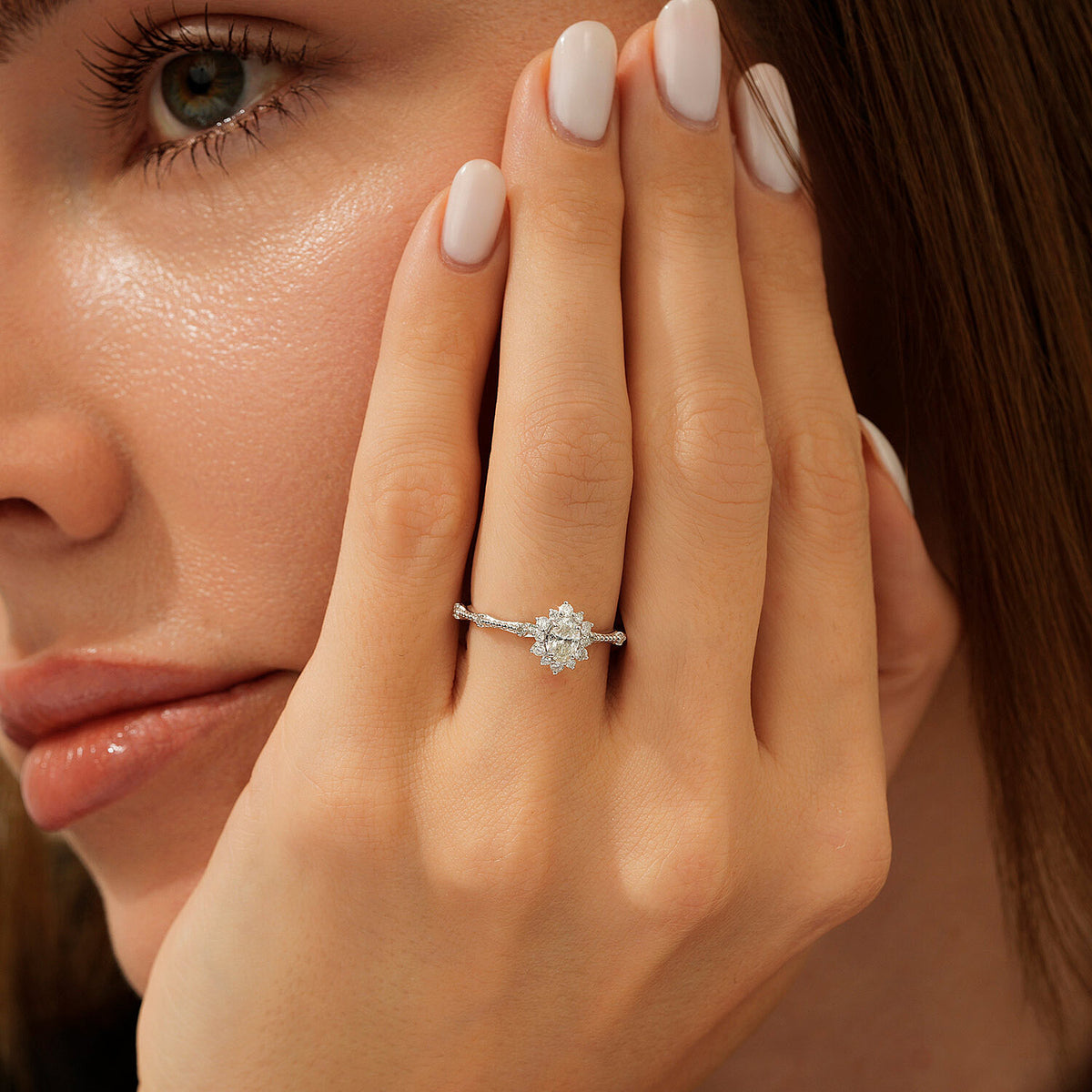 0,60 ct. Diamant-Lotus-Oval-Solitär-Verlobungsring