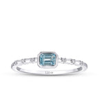 Ring mit 0,29 Karat Diamant und blauem Topas
