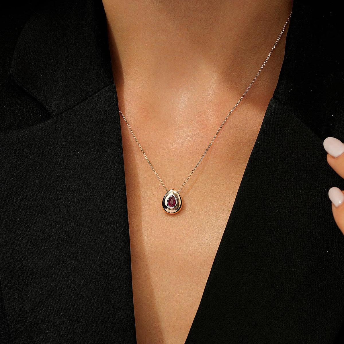 0,59 Carat Pear Ruby Necklace