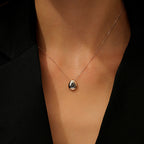 0,34 Carat Pear Sapphire Necklace