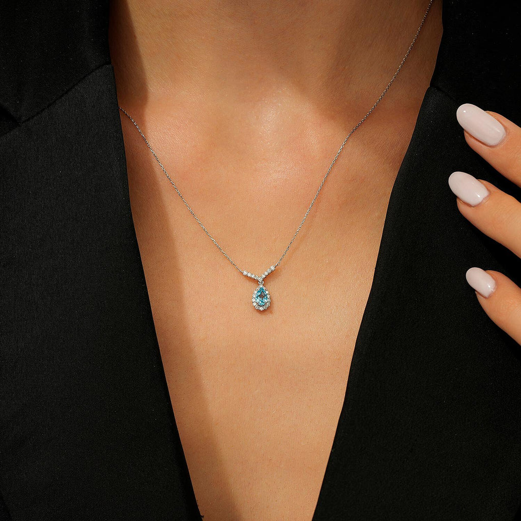 0,66 Carat Diamond Blue Topaz Necklace
