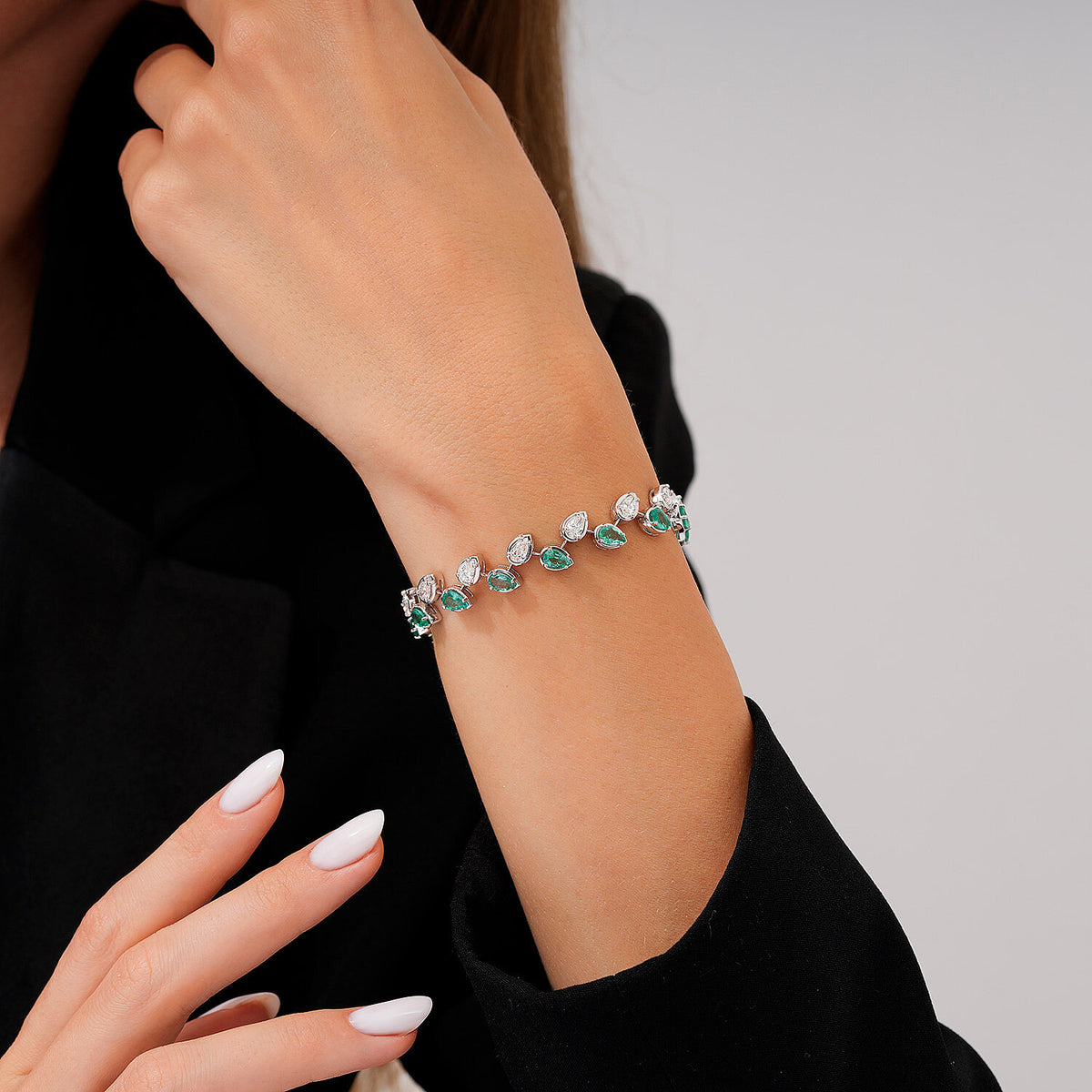 7,55 Carat Diamond Emerald Bracelet