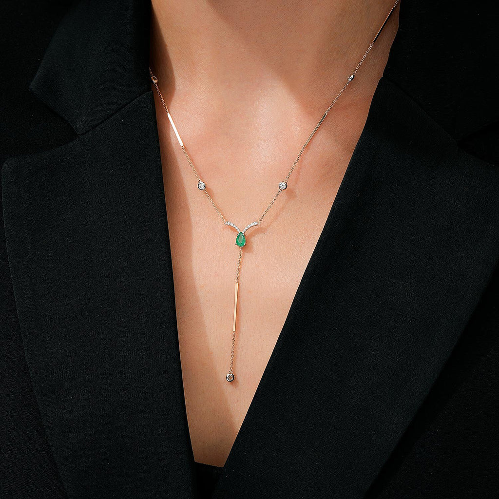 0,65 Carat Diamond Emerald Y Necklace
