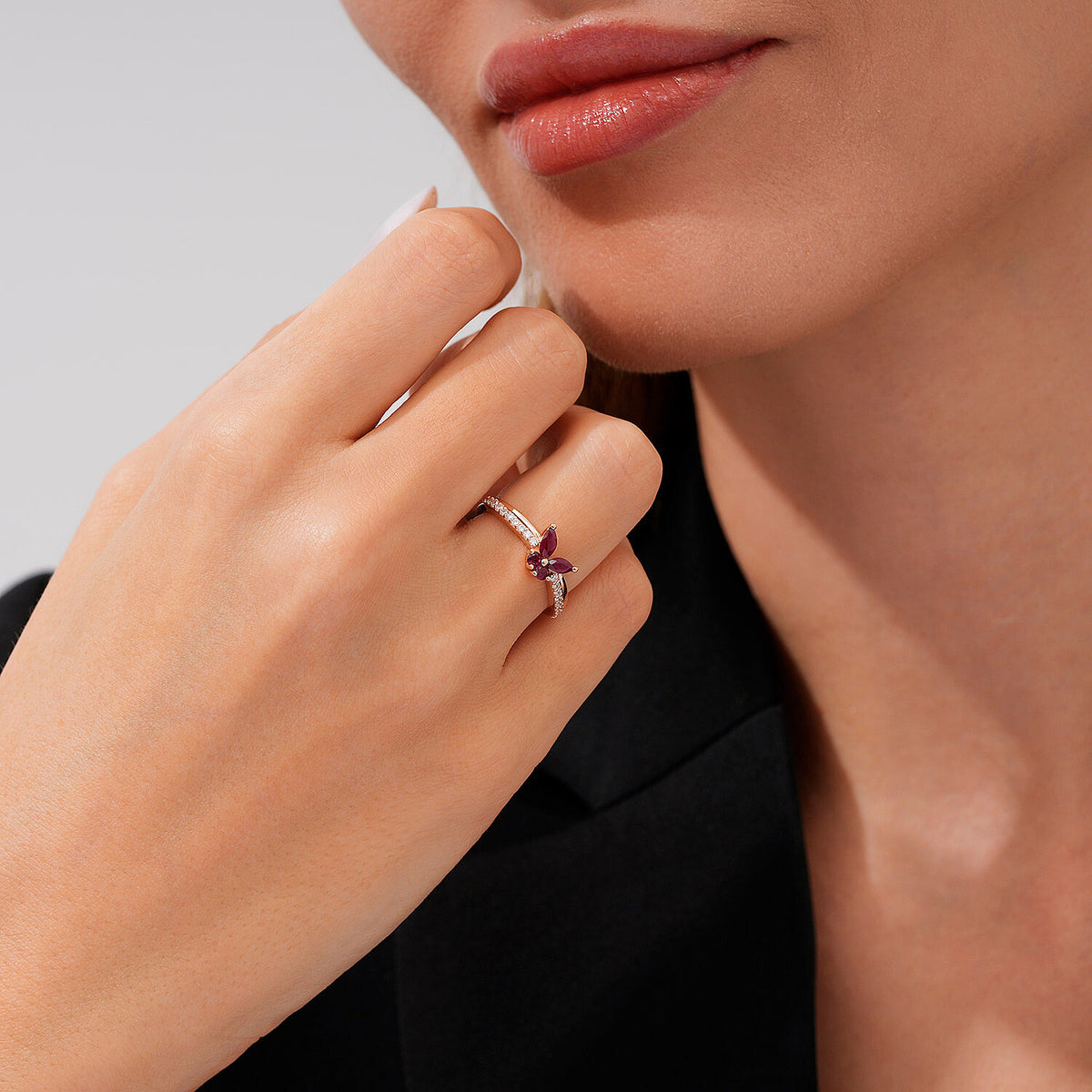 0,62 Carat Diamond Ruby Butterfly Ring