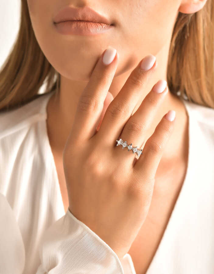 0,75 ct. Diamant Fünf-Stein Ring