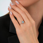 0.67 Karat Diamant Blue Topaz Baguette Ring