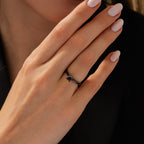 0.41 Karat Schwarz Stein Solitär Ring