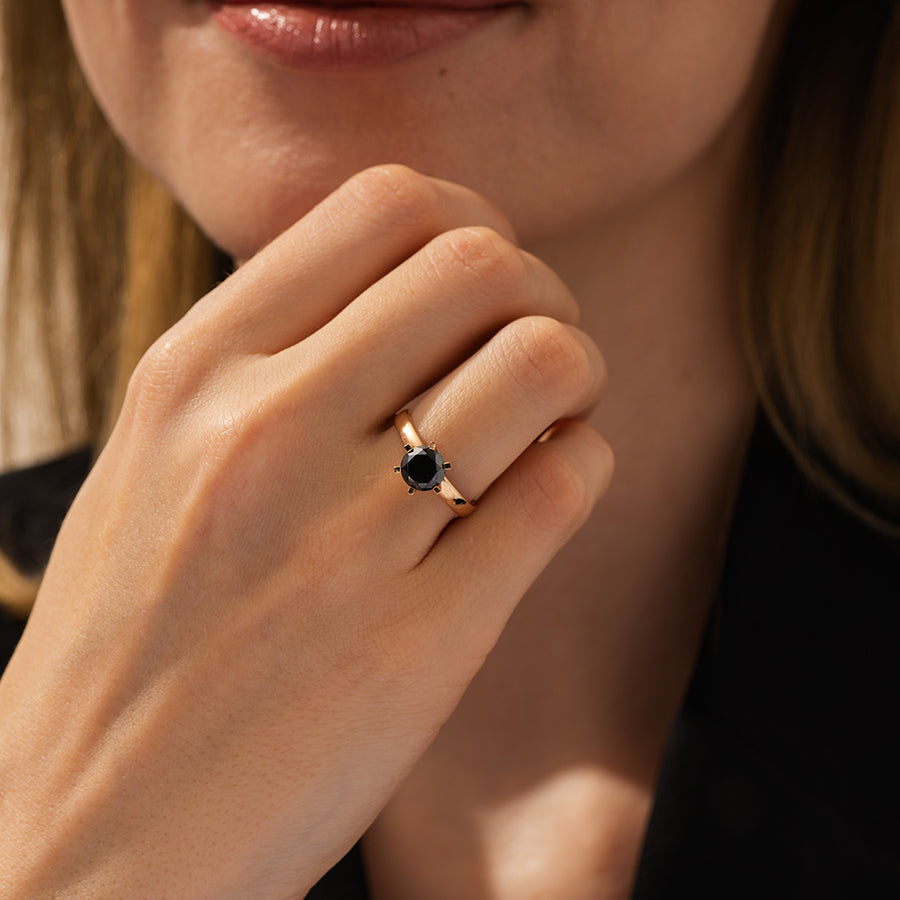 1.37 Karat Schwarz Stein Solitär Ring