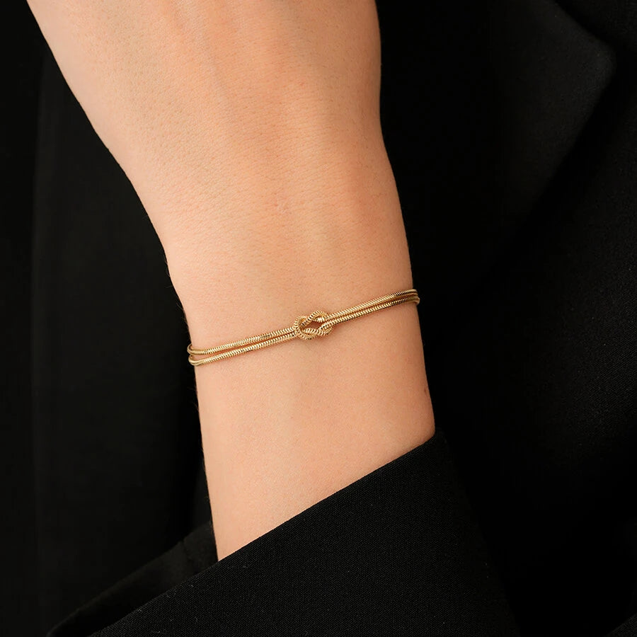 Gold Armband mit Knotenmotiv