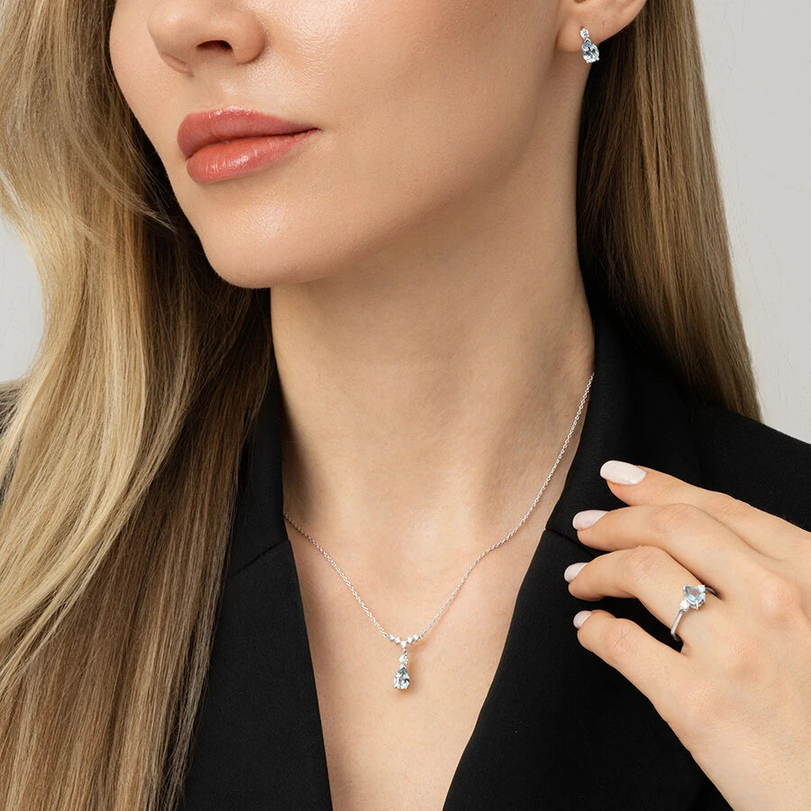 3.80 Karat Diamant Blue Topaz Set