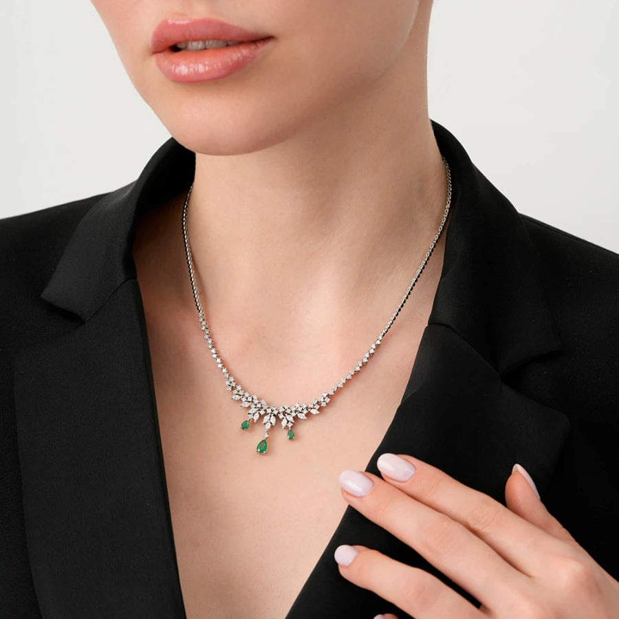 2.89 ct. Diamant Smaragd Halskette