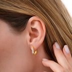 Gold Asymmetrische Ohrringe mit Stein